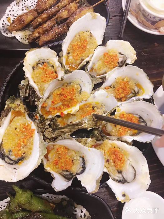 蚝美人·生蚝海鲜烧烤(茶花园店)蒜茸烤生蚝图片