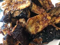 焦糖茄子牛肉粒-桃子餐厅·天津菜(红星路直营店)
