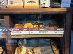 面包甜点陈列柜-Juicy Bakery(大学路店)