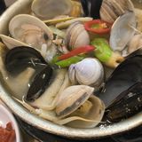 位子不多,可以提前电话预定。总体的食材都很新鲜的