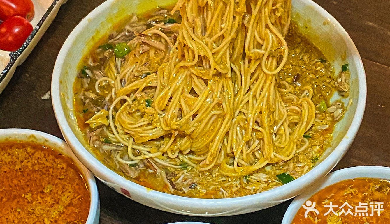 上海这家蟹黄瀑布捞面几乎半碗都是蟹黄...🦀️