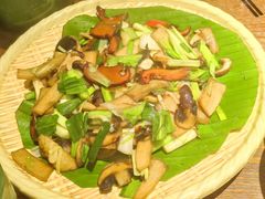 爆炒赤松茸黑牛肝菌-云海肴·汽锅鸡·云南菜(领展购物广场·中关村店)