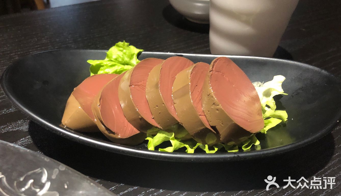 矿泉水锅底的台湾火锅