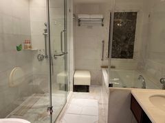 -深圳富苑皇冠假日套房酒店