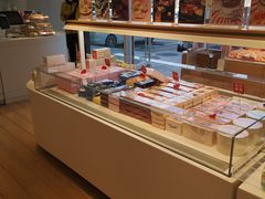 面包甜点陈列柜-好利来(十里河店)