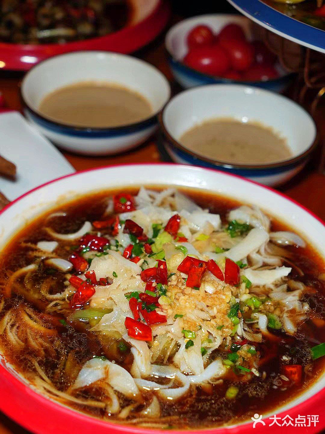 在这里吃到了只yi家的亲花椒龙虾