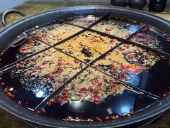 -渝嘴小老弟老火锅(华新村店)