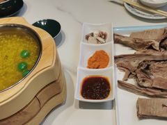 -三江源美食城