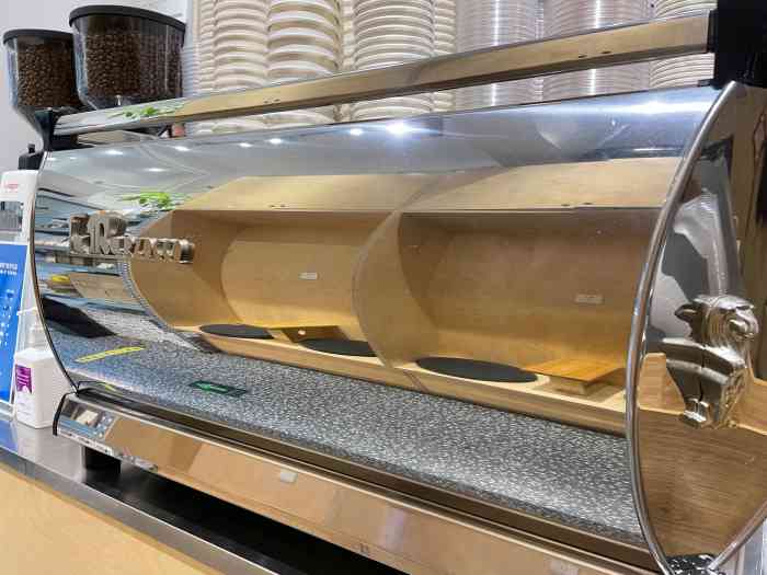wagon coffee瓦工咖啡(光谷世界城广场店"店在世界城三楼,从优衣库