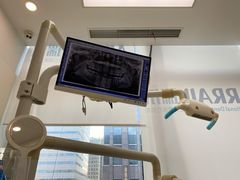 -瑞尔齿科(上海长风大悦城店)