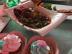 -红栌温泉山庄生态美食餐厅