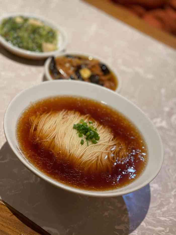 松鹤楼面馆(浦东嘉里城店)-"「红汤面」作为松鹤楼的招牌,红汤面看似