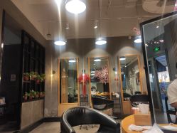 -时尚殿堂明星门店