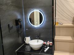 -稳电竞酒店(桥北泰冯路地铁站店)