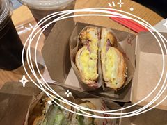 蛋香牛肉芝士可颂-Tims天好咖啡·贝果(星河中心店)