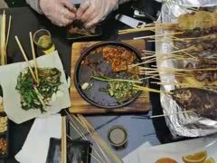 -何师烧烤·香辣蟹·川菜·30年老品牌(太古里旗舰店)
