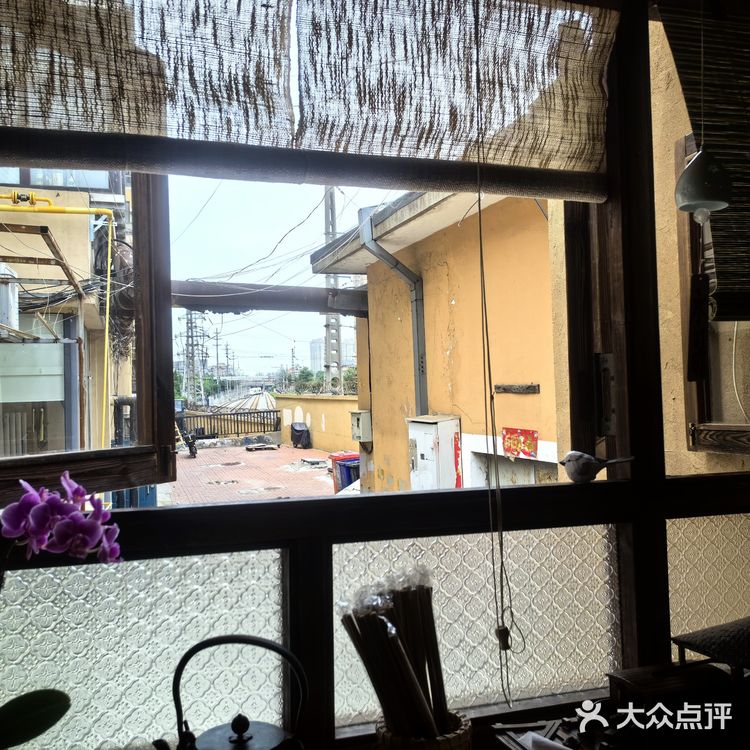 阿水的生鱼饭旗舰店是一家专注于生鱼饭的日料小店