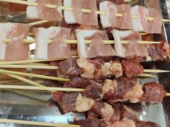 -哈尔滨小酒馆·鲜肉现穿自助烧烤(康新花园店)
