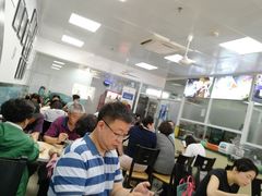 等位区-顶巧鸡汤馄饨(虹口总店)