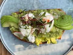 牛油果温泉蛋吐司-O'mills Sourdough Bakery&Bistro(永嘉路店)