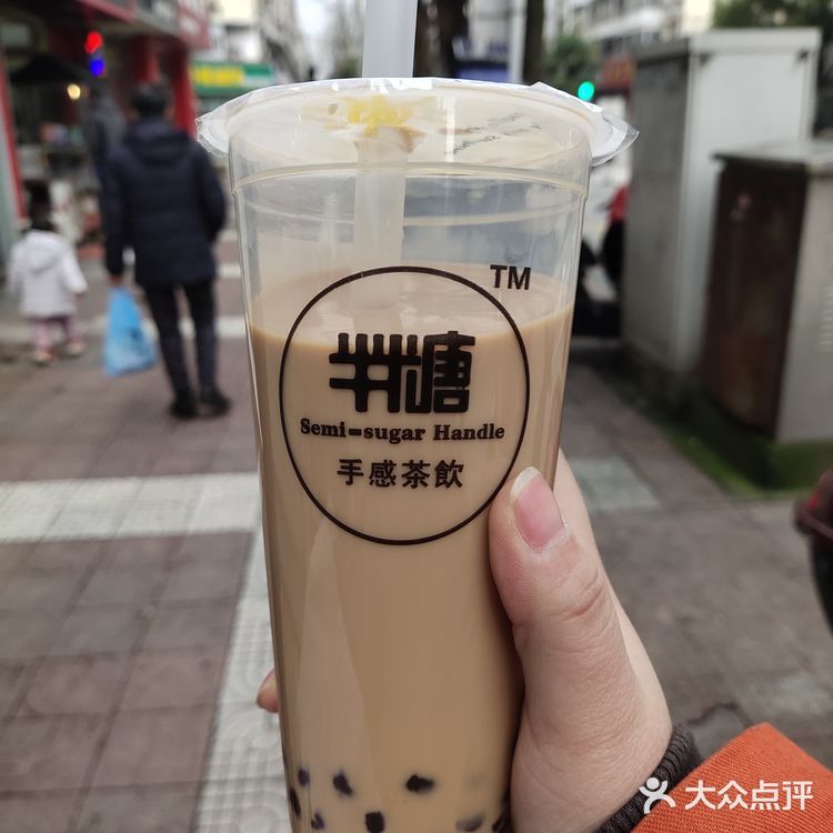 【奶茶店－半糖手感】 在家附近的一家奶茶店