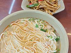 -亮亮面馆(经六路店)