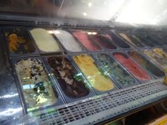-莓园冰淇淋店