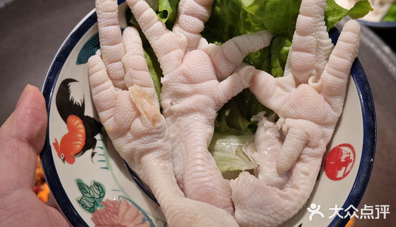 朋友跟我说有家火锅店在重庆当地传承了三代人了