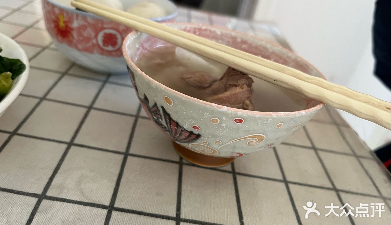 温暖一锅自制鸡汤