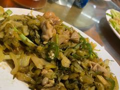 自制酸菜炒大肠-聚丰农庄
