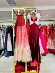 -月月婚纱礼服仓储店(王府井店)