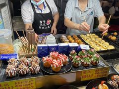 -海南大学南门小吃一条街