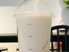 纯绿妍换牛乳茶底加桂花冻红柚粒-喜茶(上海兴业太古汇店)