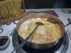 胡椒猪肚鸡-洪氏嗨捞·广东猪肚鸡·椰子鸡火锅(西咸万象城店)