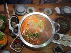 老凯俚酸汤鱼-野山舂·贵州现舂酸汤火锅(鸿通城店)