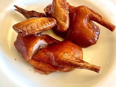 玻璃皮润烧乳鸽-北京厨房(西安SKP店)