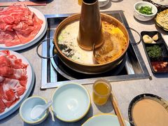 -洞庭洲·防空洞火锅·烧烤·铜锅涮肉(新百广场店)