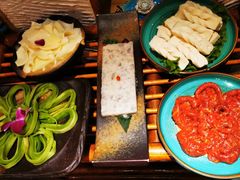 -老牌坊云南鱼豆花火锅(爱建店)