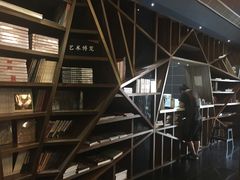 -钟书阁(松江泰晤士小镇店)