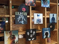 -新华里咖啡书吧(新华书店小寨店)