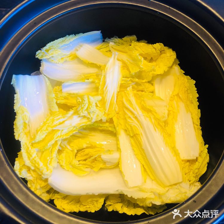 蒜蓉海鲜锅 步骤: ️海鲜处理:贝壳类清洗干净、蛏子