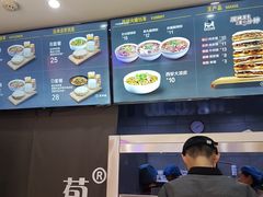 -荀记肉夹馍(三八家乐福店)