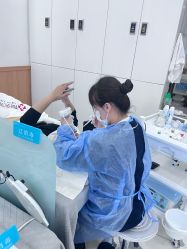 -靓芙泉专研痘痘肌