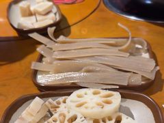 -悦牧·酸汤牛肉火锅(沃尔玛店)