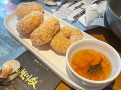 炸虾饼配泰国梅子酱-帕蓝·暹罗料理(大学路店)