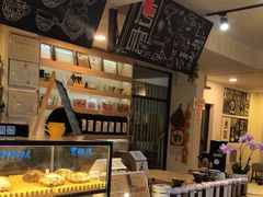 面包甜点陈列柜-唐咖精品咖啡(大理古城手冲店)