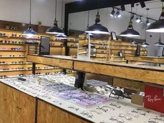 -罗伯特眼镜·蔡司官方授权(罗湖国贸店)