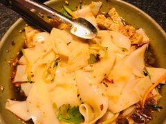 羊毛工镇凉皮-丝路金桃·新疆菜(徐汇店)