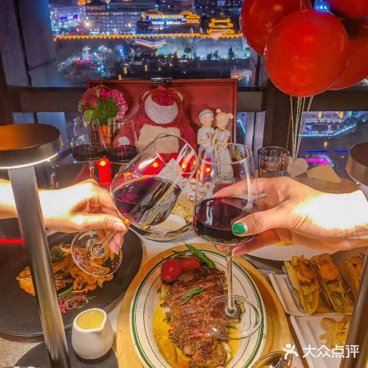 与城墙共进晚餐，如此夜色浪漫❤️