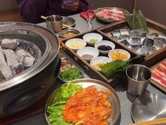 -围炉肉舍•炭烤活鳗•丹东海鲜烤肉(步行街店)